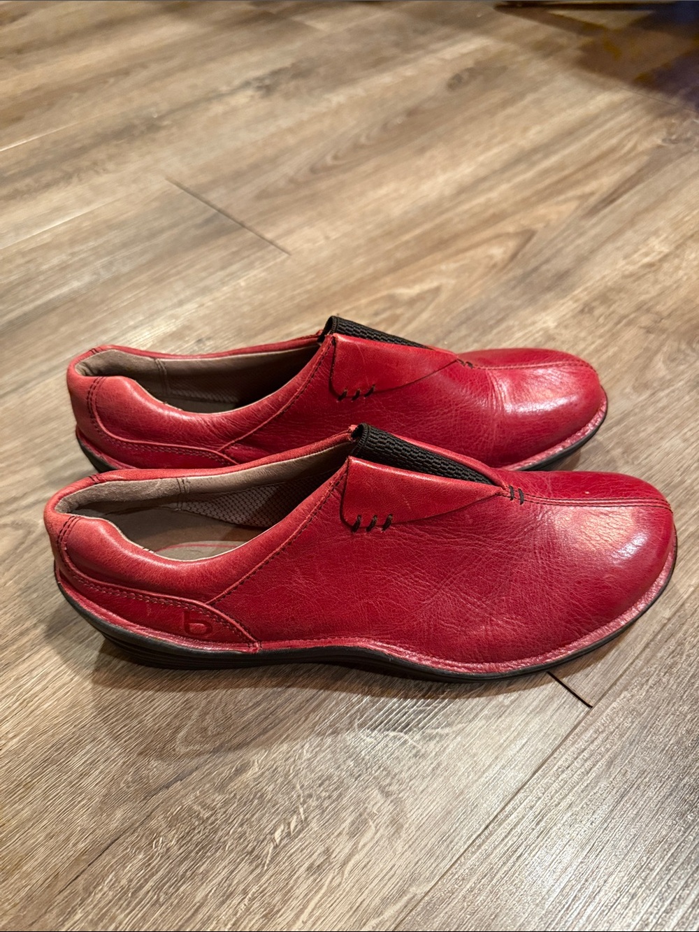 BIONICA Comfort Leather Red Loafer Size 9
